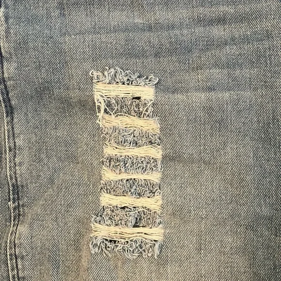 Loose Fit Blue Denim Bib Style Cropped Overalls. Adjustable Straps. - Picture 3 of 9